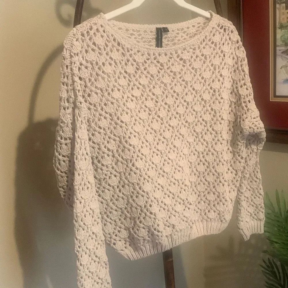 Crocheted Crop Sweater  - Picture 4 of 8